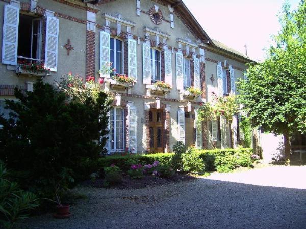 Le Castel Mailly-le-Château Exterior photo